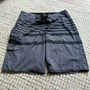 10/$25 O’neill stripe board shorts size 29